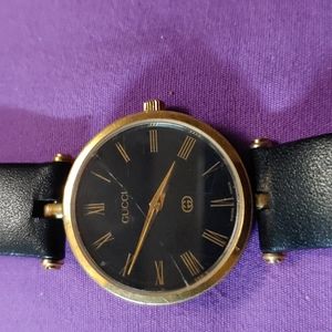gucci watch black n gold